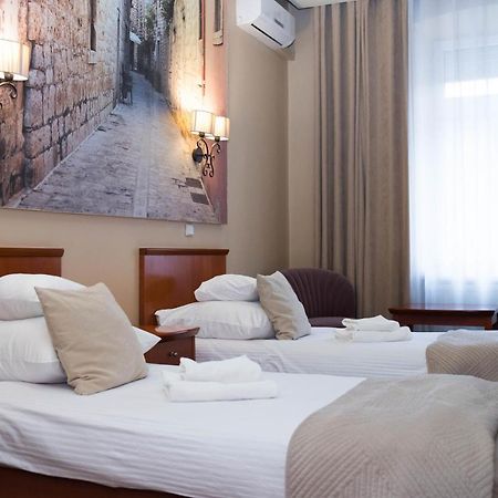 Hotel Wenecki Częstochowa Exteriör bild
