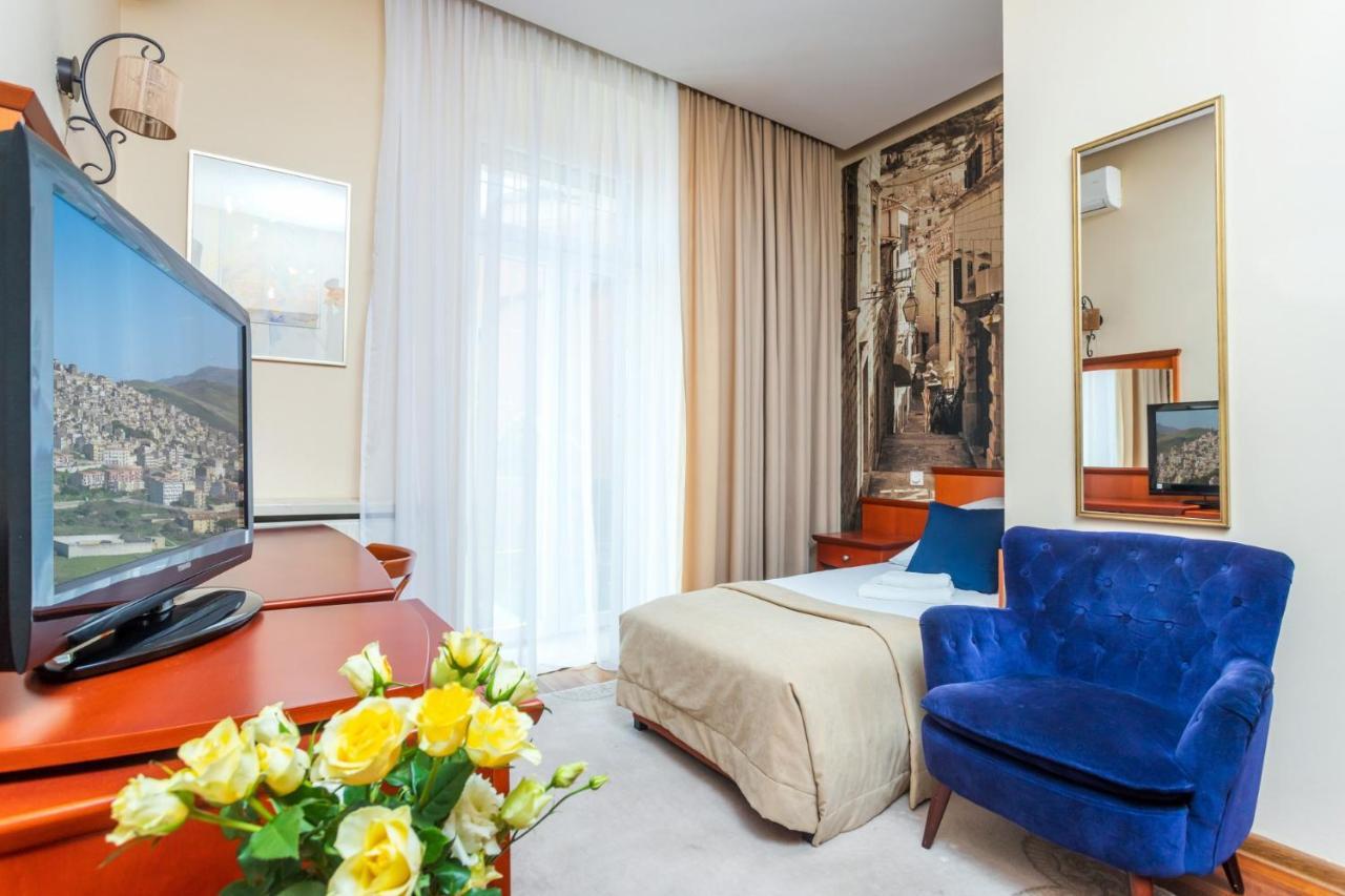 Hotel Wenecki Częstochowa Exteriör bild