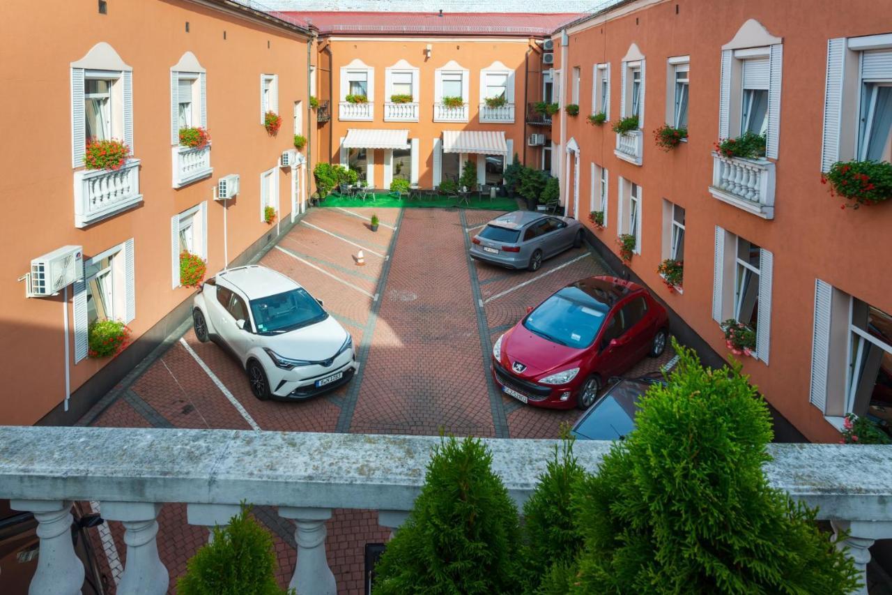 Hotel Wenecki Częstochowa Exteriör bild