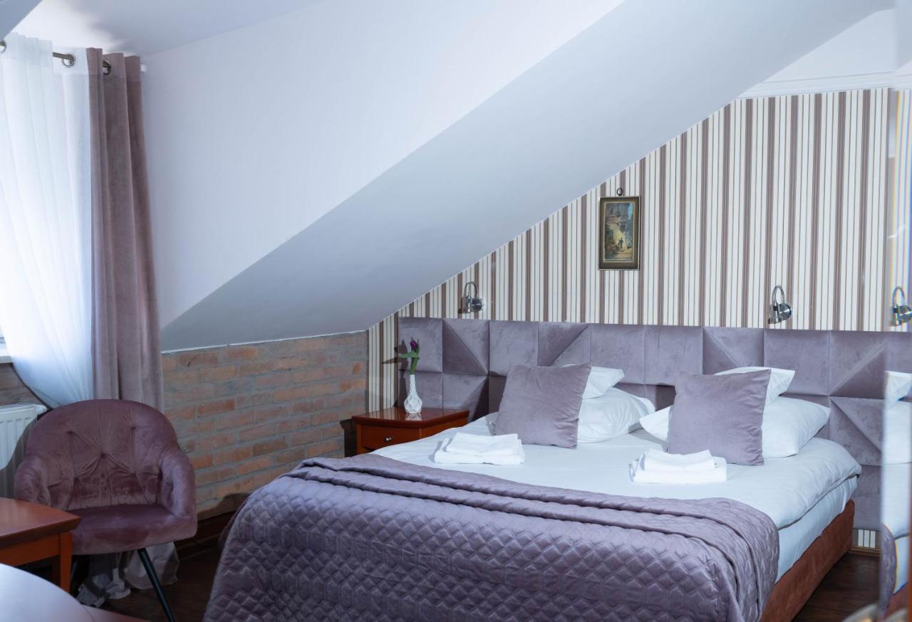 Hotel Wenecki Częstochowa Exteriör bild